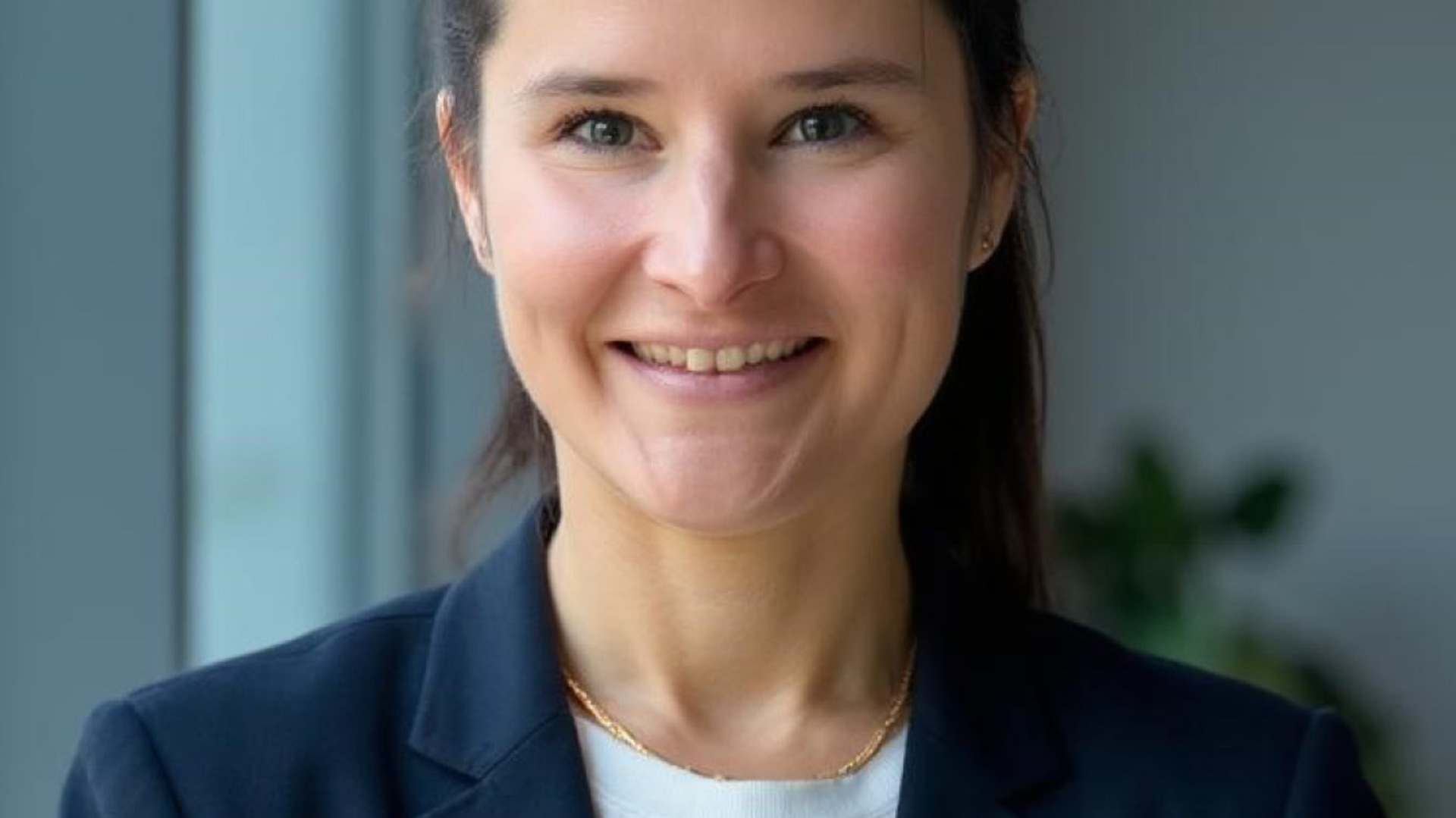 Employee testimonials: images for web use 