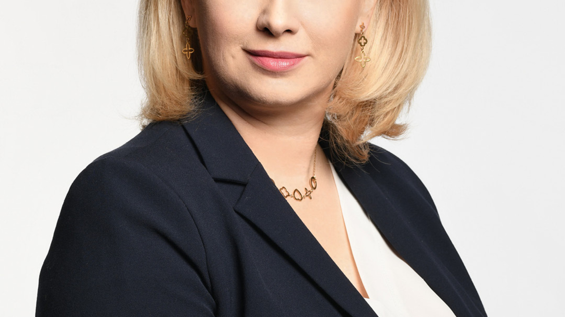 Employee testimonials: images for web use 